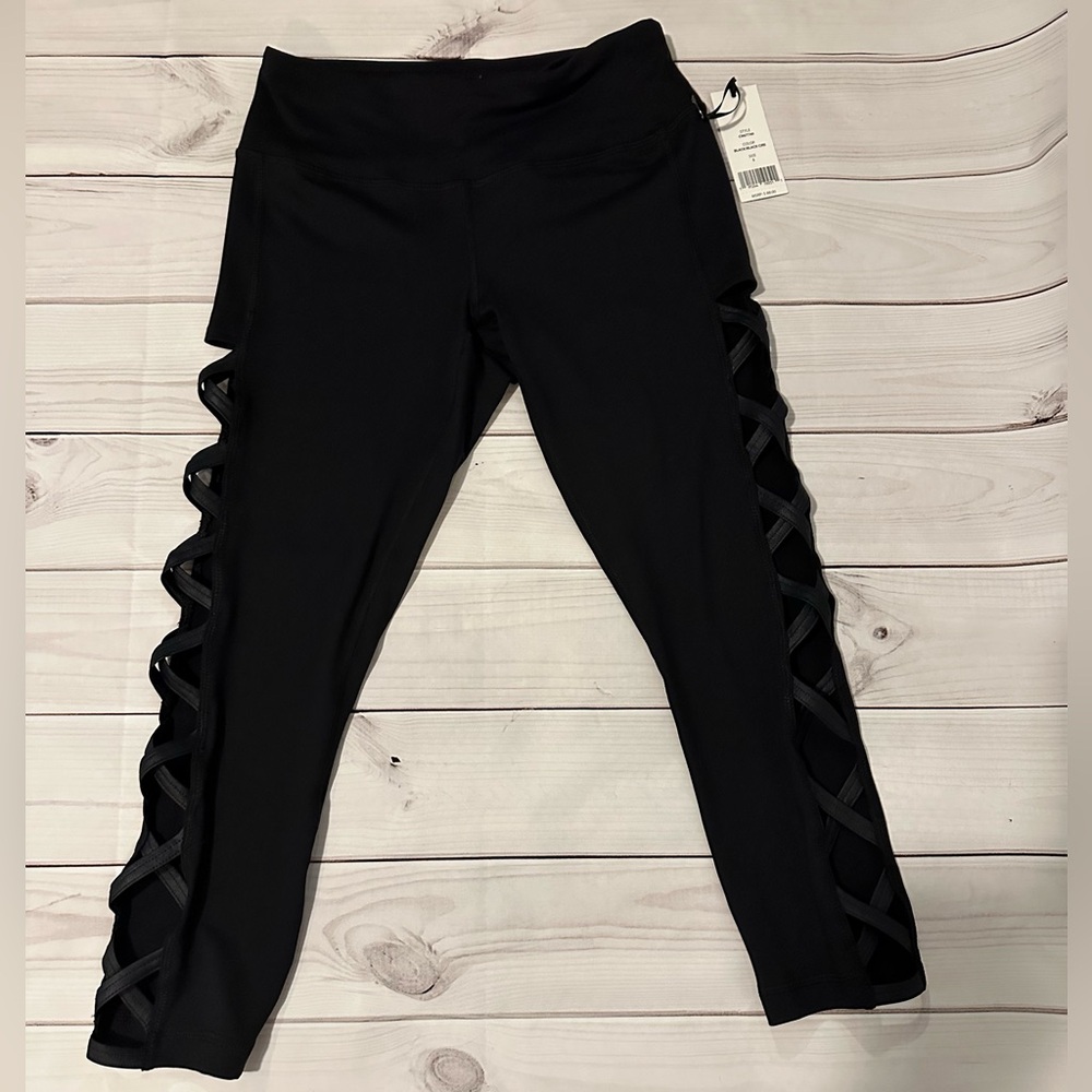 NWT‎ Vina Black Cire Lattice Side Cutout Crop Leggings Size S